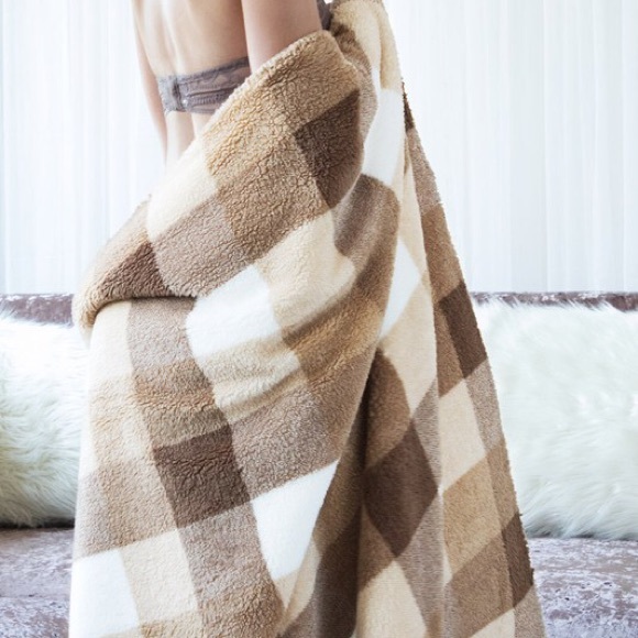 ❤️HP! Camel Plaid Fleece Throw Blanket - Picture 8 of 9